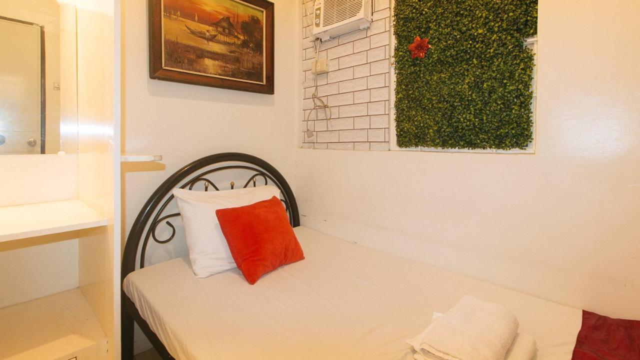 Nearest Hostel Pasay City By Reddoorz Ngoại thất bức ảnh