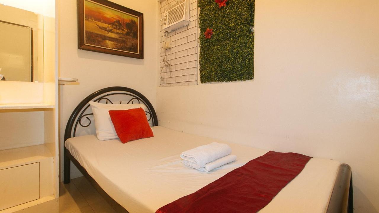 Nearest Hostel Pasay City By Reddoorz Ngoại thất bức ảnh