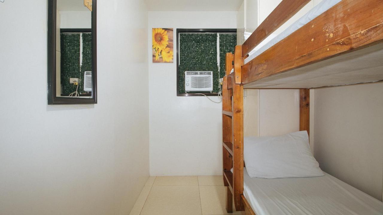 Nearest Hostel Pasay City By Reddoorz Ngoại thất bức ảnh