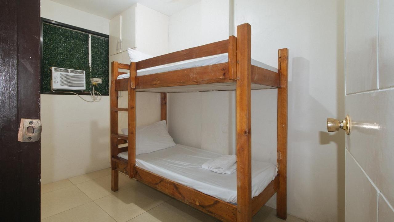 Nearest Hostel Pasay City By Reddoorz Ngoại thất bức ảnh