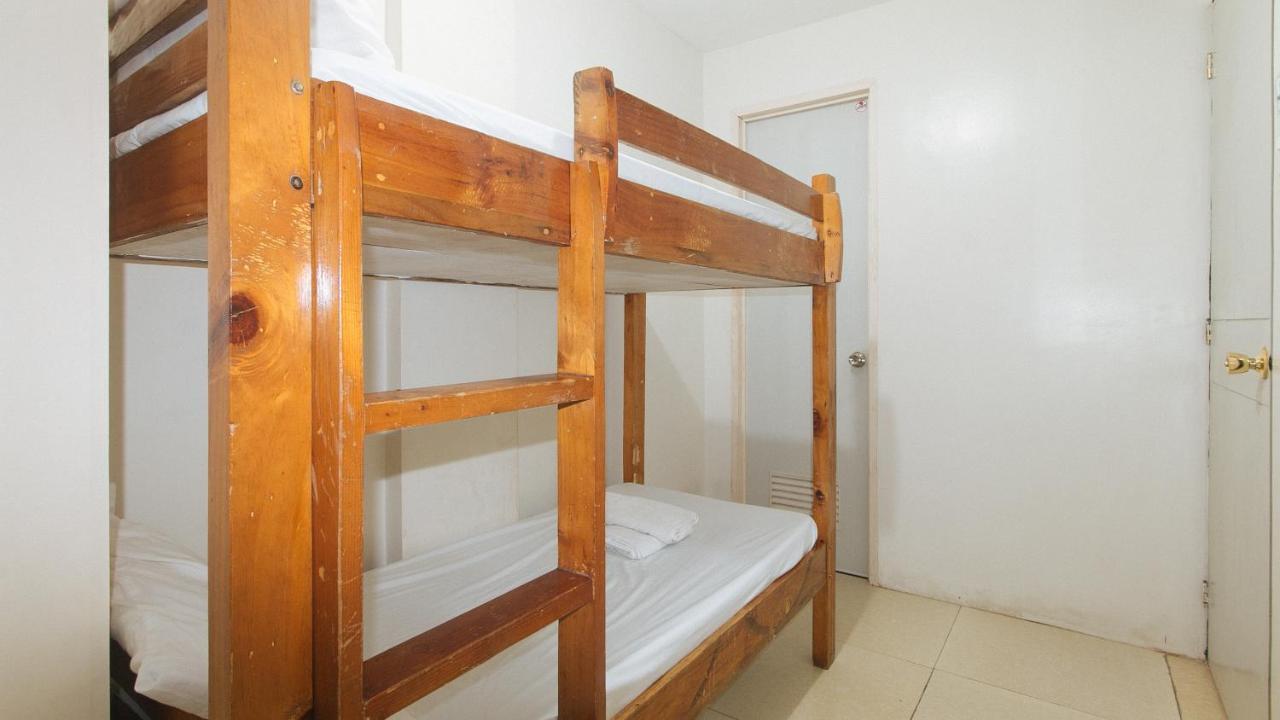 Nearest Hostel Pasay City By Reddoorz Ngoại thất bức ảnh